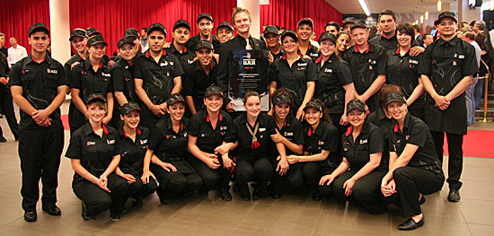 Restaurant Manager Florian Kopp und das Whopper Bar Team am 15.06.2009 (©Foto: Martin Schmitz)